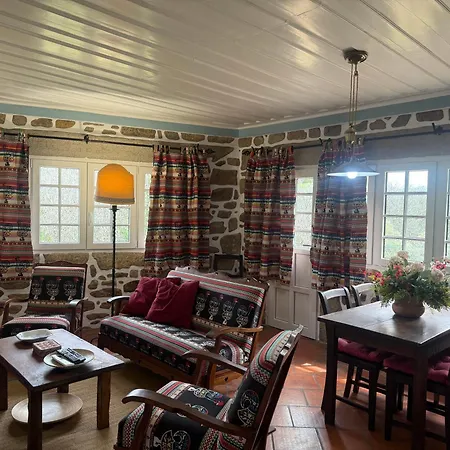 Casa Do Sabugueiro Em Estoraos *